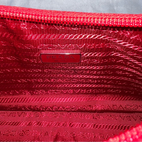 Prada Re-Edition 2000 Nylon Bag Rosso - Picture 5 of 9